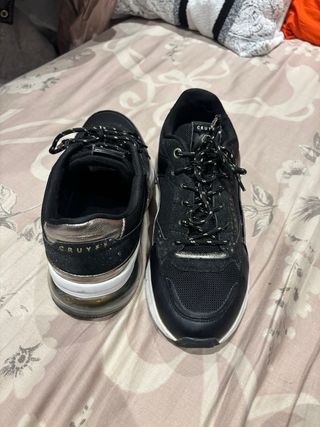 Zapatillas Cruyff Negras y Doradas