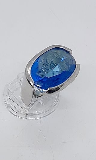 Anello con topazio