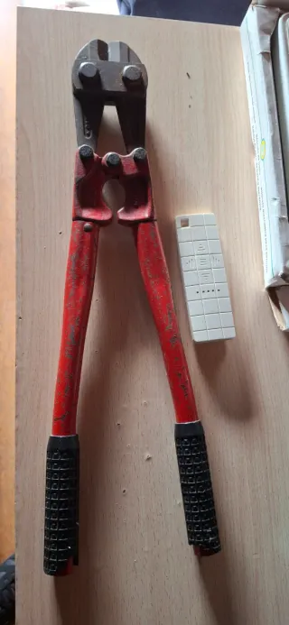 Cizalla profesional roja