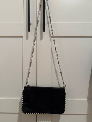 Bolso Zara Negro con Cadena Plateada