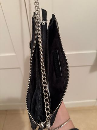 Bolso Zara Negro con Cadena Plateada