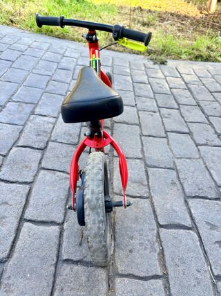 Bicicleta sin pedales B'TWIN roja