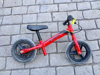 Bicicleta sin pedales B'TWIN roja