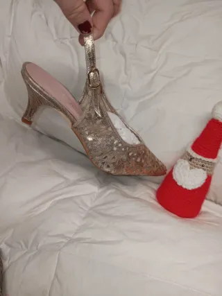 Zapatos de fiesta dorados Angela Sala