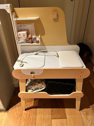 Centro médico de juguete de madera