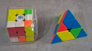 Cubo de Rubik GAN y cubo pirámide