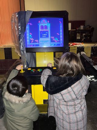 Máquina recreativa Tetris antigua