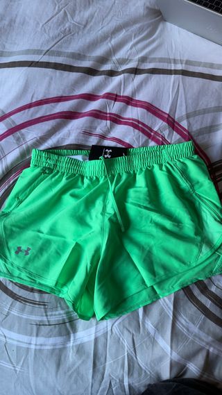 Shorts deportivos Under Armour verde
