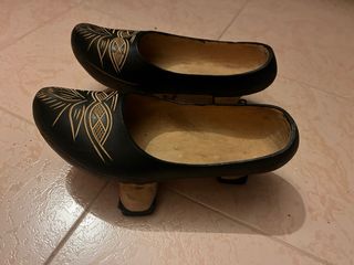 Zuecos Asturianos Negros y Marrones