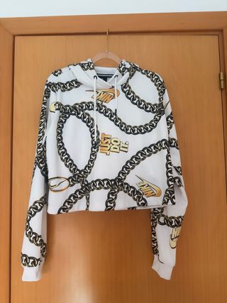 Sudadera Nike Crop con estampado de cadenas