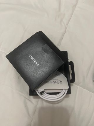 Auriculares inalámbricos blancos