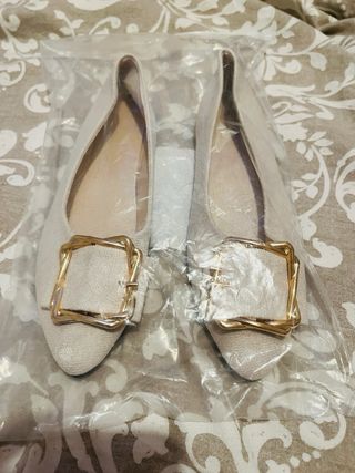 Bailarinas Beige con Hebilla Dorada