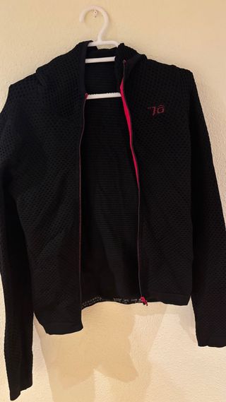 Chaqueta Hoko térmica negra con cremallera