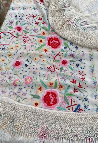 Mantón de Manila bordado a mano antiguo