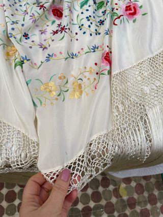Mantón de Manila bordado a mano antiguo