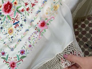 Mantón de Manila bordado a mano antiguo