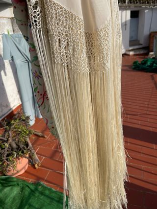 Mantón de Manila bordado a mano antiguo