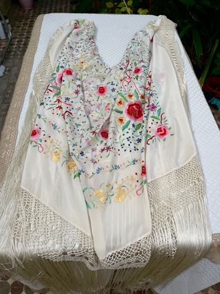 Mantón de Manila bordado a mano antiguo