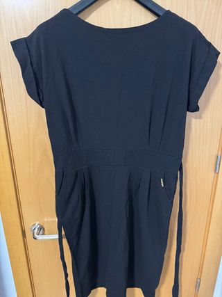 Vestido negro con cinturón