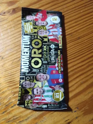 1 sobre cromos ADRENALYN  MOMENTUM ORO 2023-24