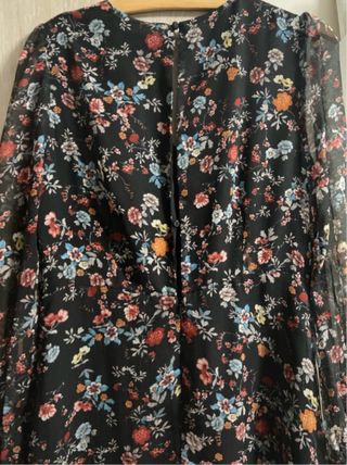 Vestido floral negro manga larga