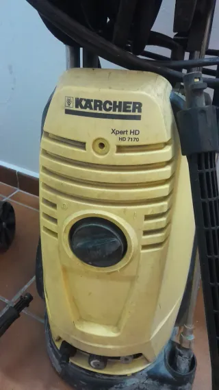 Hidrolimpiadora Karcher con manguera