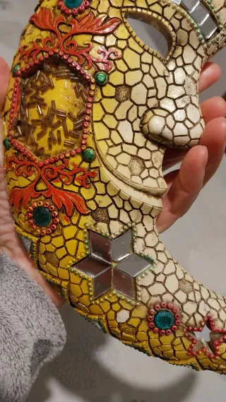 Luna da appendere decorata