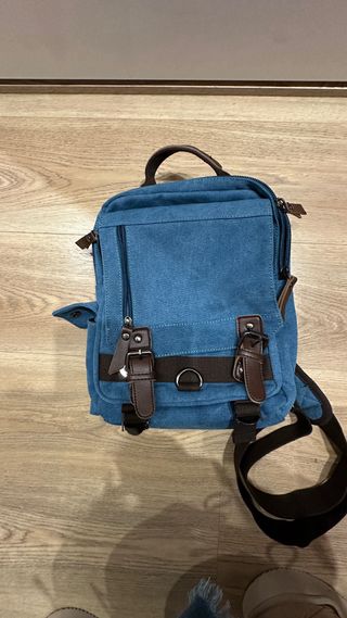 Mochila azul y marrón