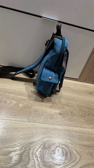 Mochila azul y marrón