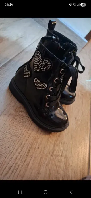 Stivaletti neri bimba con cuori