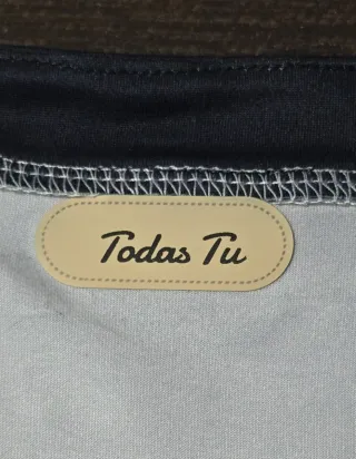 Camiseta estampado de Minnie hombros descubiertos.