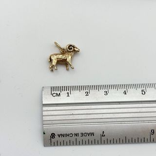 Colgante de oro 9kt con forma de carnero