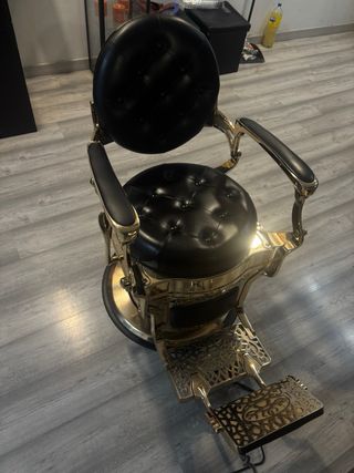 Silla de barbería clásica dorada
