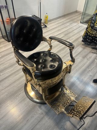 Silla de barbería clásica dorada