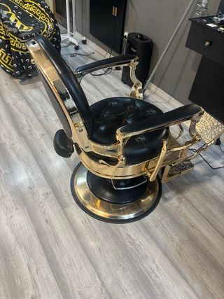Silla de barbería clásica dorada