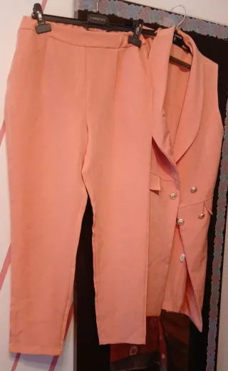 Traje de chaqueta y pantalón naranja/rosa
