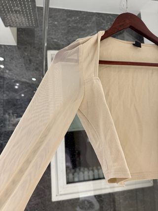 Top beige escote cuadrado