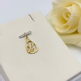 Colgante de oro 18kt letra C