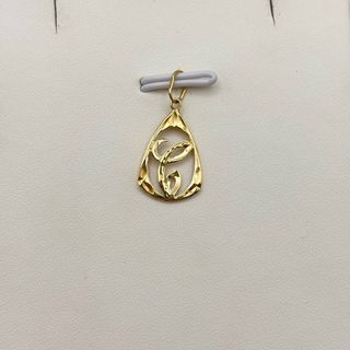 Colgante de oro 18kt letra C