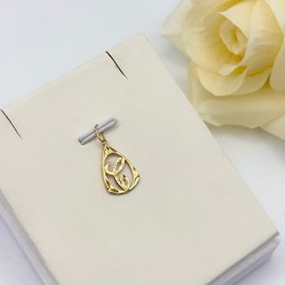 Colgante de oro 18kt letra C