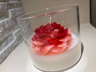 Candela profumata a forma di rosa in vetro