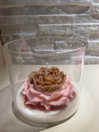 Candela profumata a forma di rosa