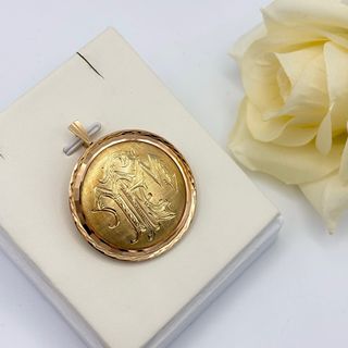 Colgante broche de oro 18kt con iniciales grabadas