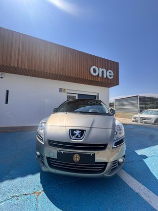 Peugeot 5008 2013