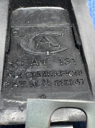 Seat 131 supermiraflori mascota paragolpes pareja