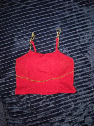 Top mujer rosa con cadena dorada