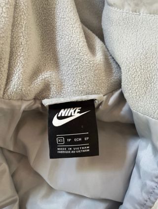 Chaqueta Anorak Nike Negra y Gris