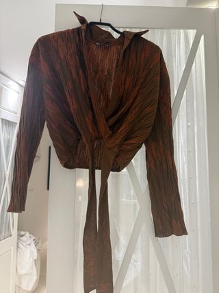 Camisa Zara drapeada marrón talla única