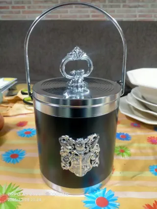 Cubo de hielo vintage con escudo de armas