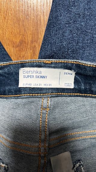 Pantalones vaqueros Bershka rotos skinny talla 40